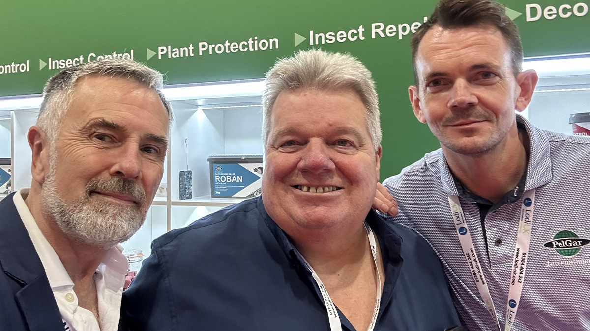 PelGarExhibitingatPestEx